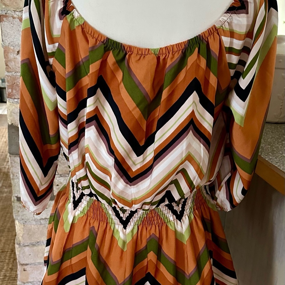 Vibrant Chevron Off-Shoulder Blouse - Picture 3 of 8